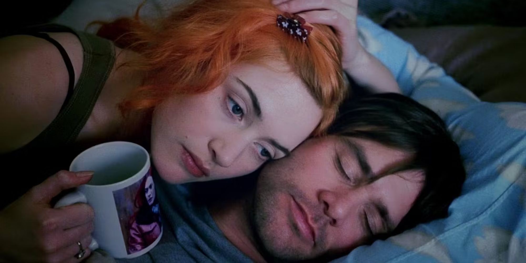 Clementine and Joel in bed together in Eternal Sunshine of the Spotless Mind