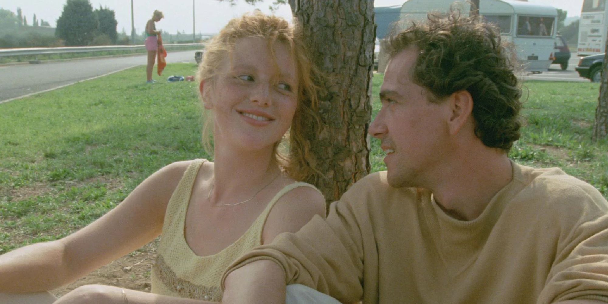 Gene Bervoets and Johanna Ter Steege looking at each other while sitting under a tree in The Vanishing