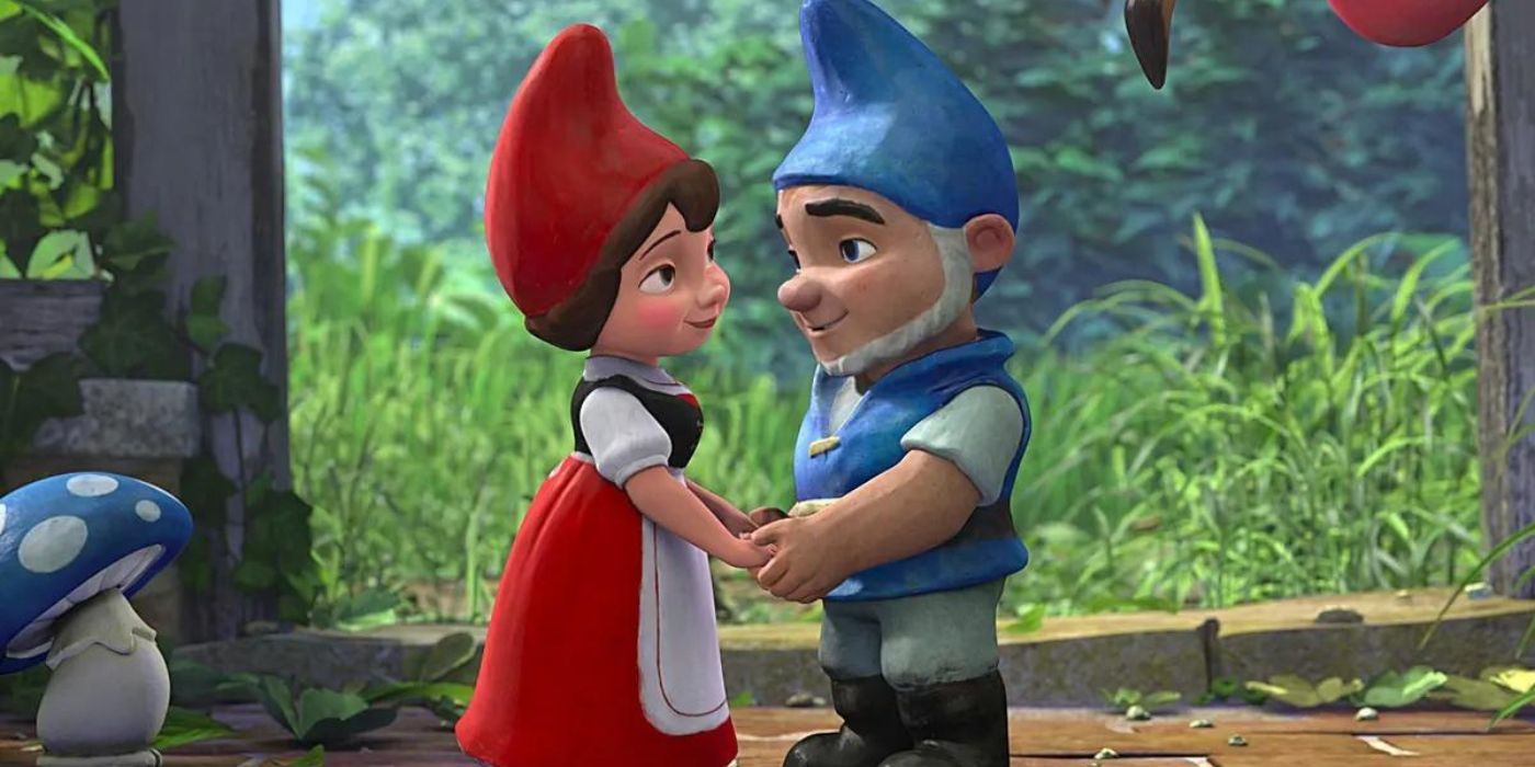 Gnomeo (James McAvoy) and Juliet (Emily Blunt) holding hands in Gnomeo & Juliet