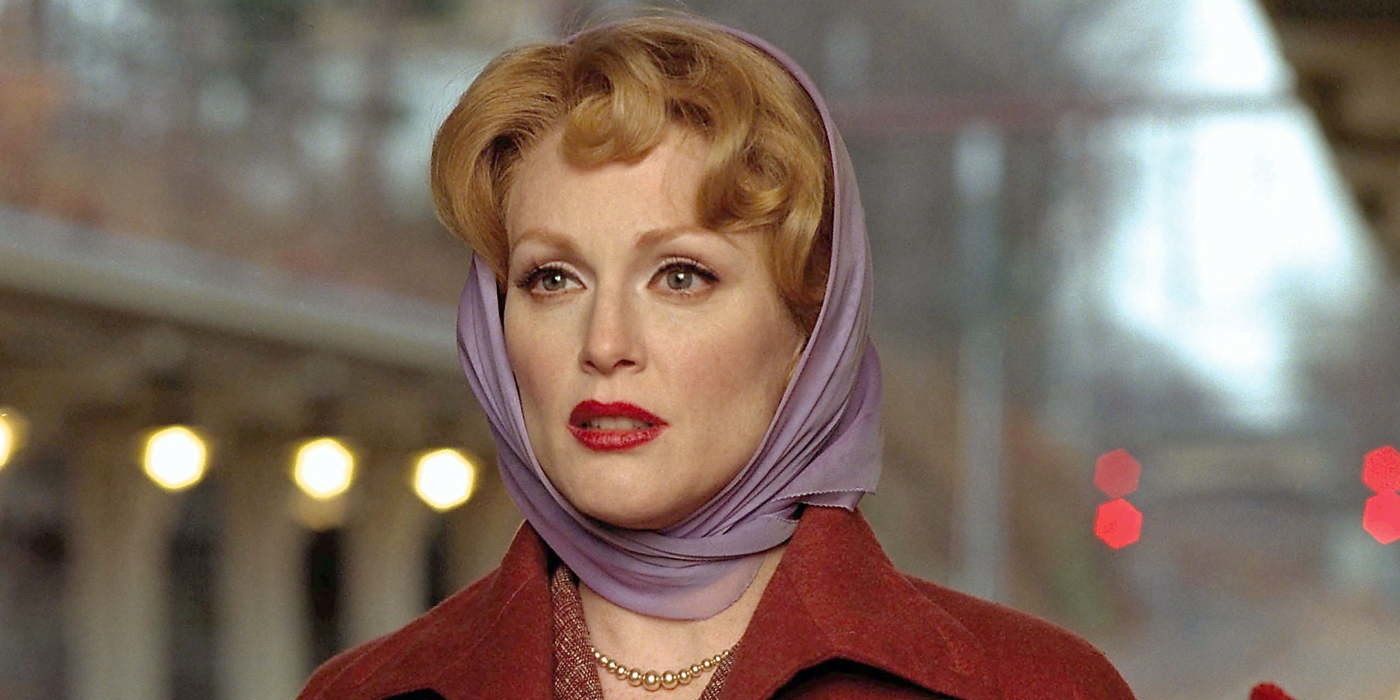 Cathy Whitaker looking to the distance in Far From Heaven