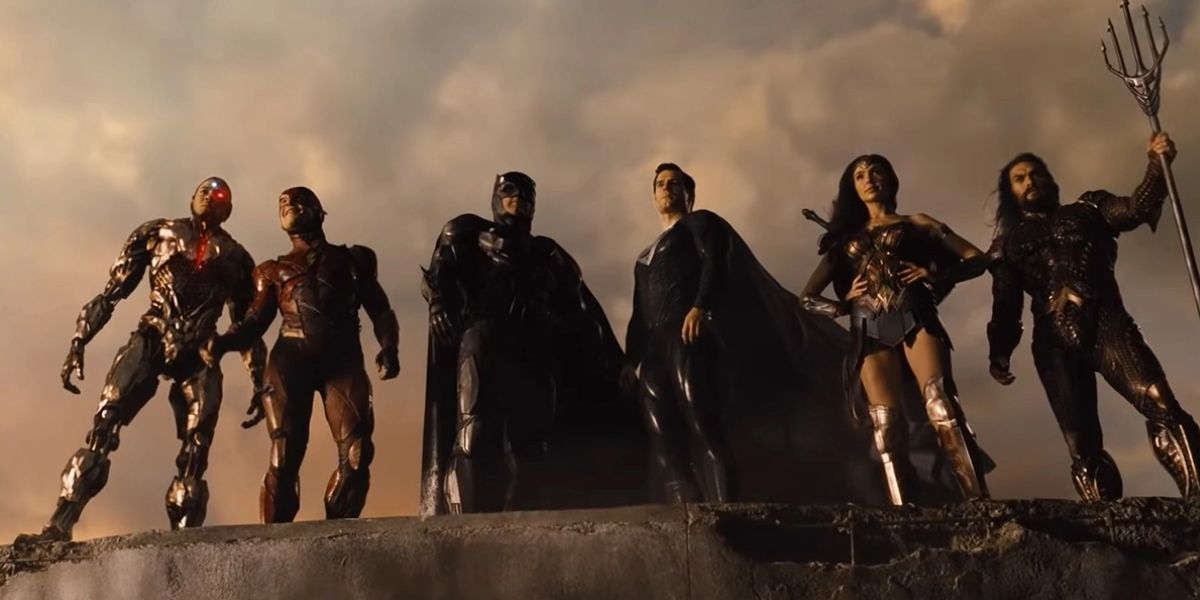 Cyborg, Flash, Batman, Superman, Wonder Woman, and Aquaman standing next to each other.