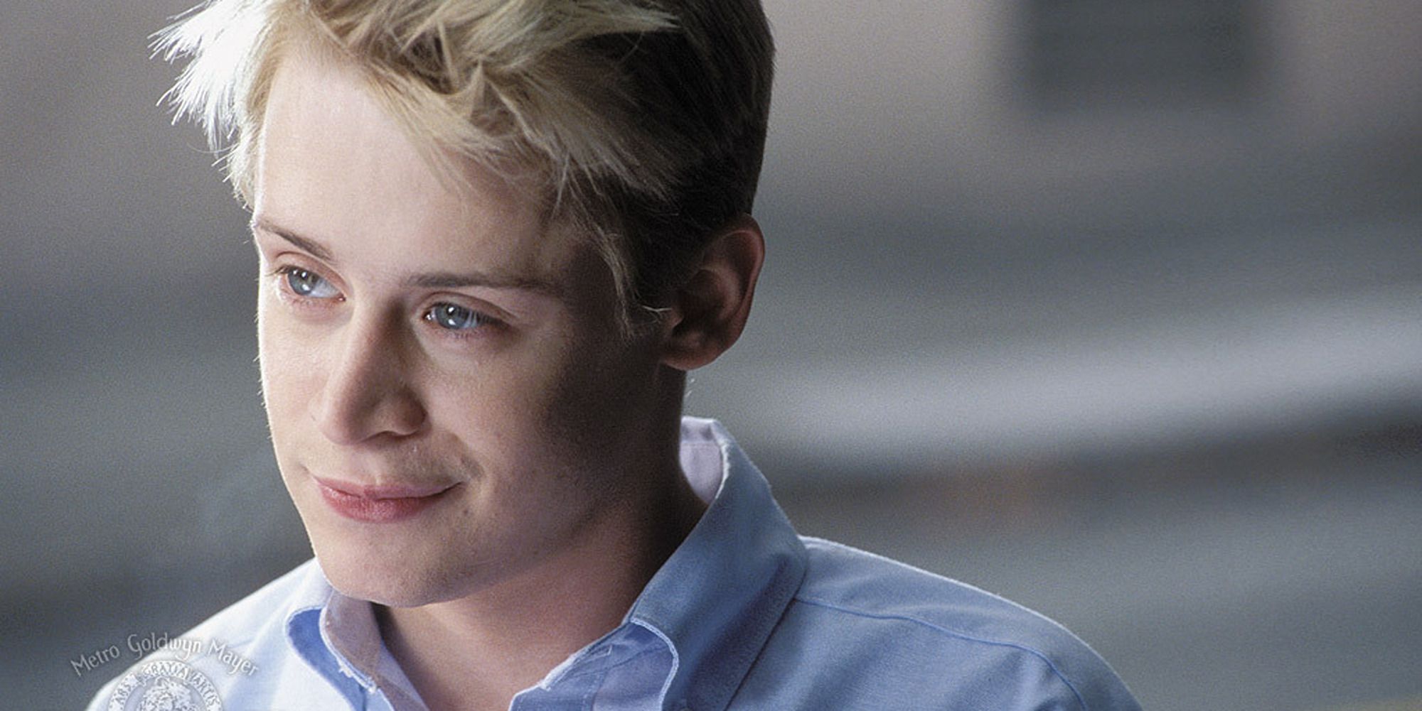 Macaulay Culkin in 'Saved!', in a blue shirt looking sideways