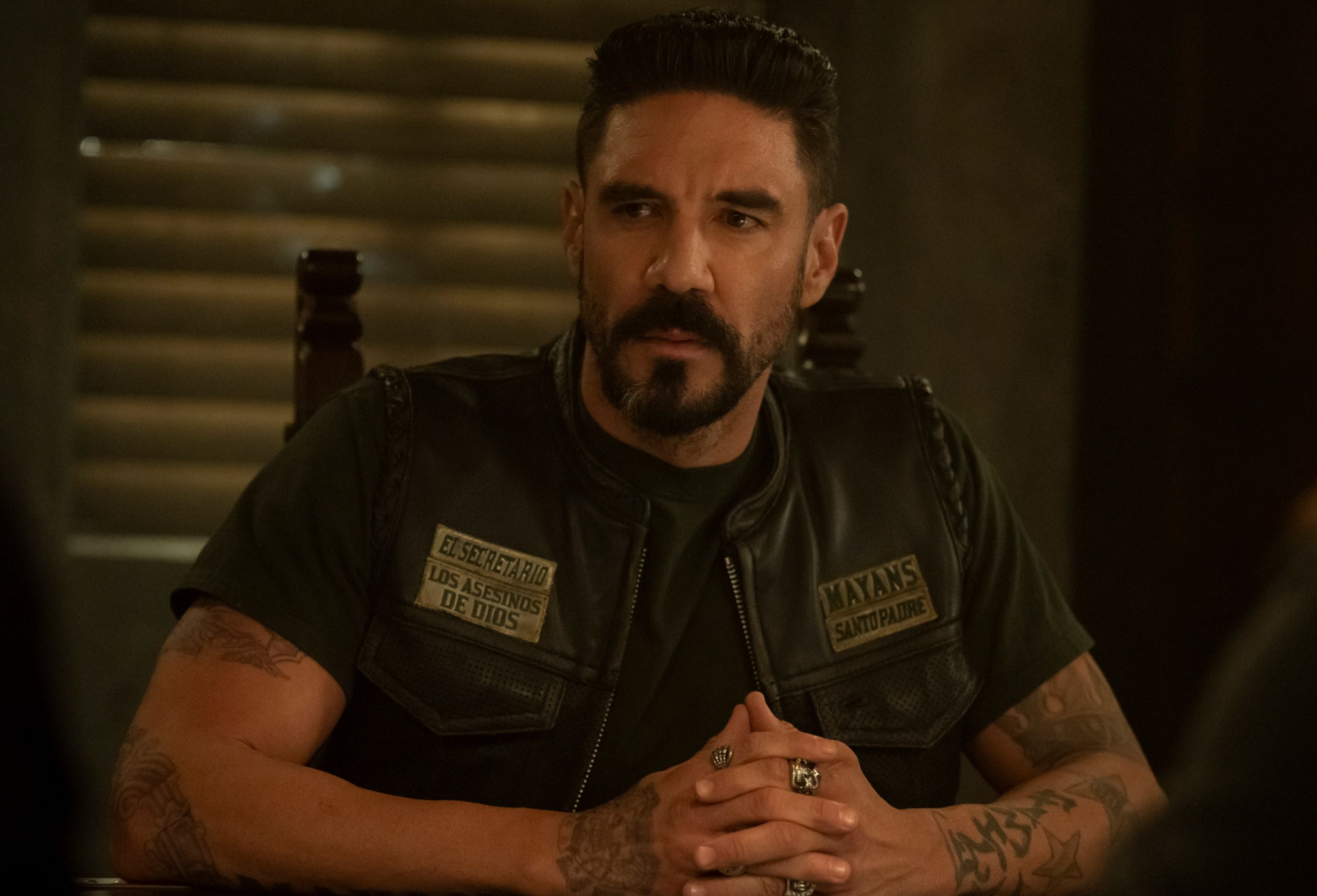 Clayton Cardenas dans le rôle d'Angel Reyes dans la saison 5 de Mayans MC 