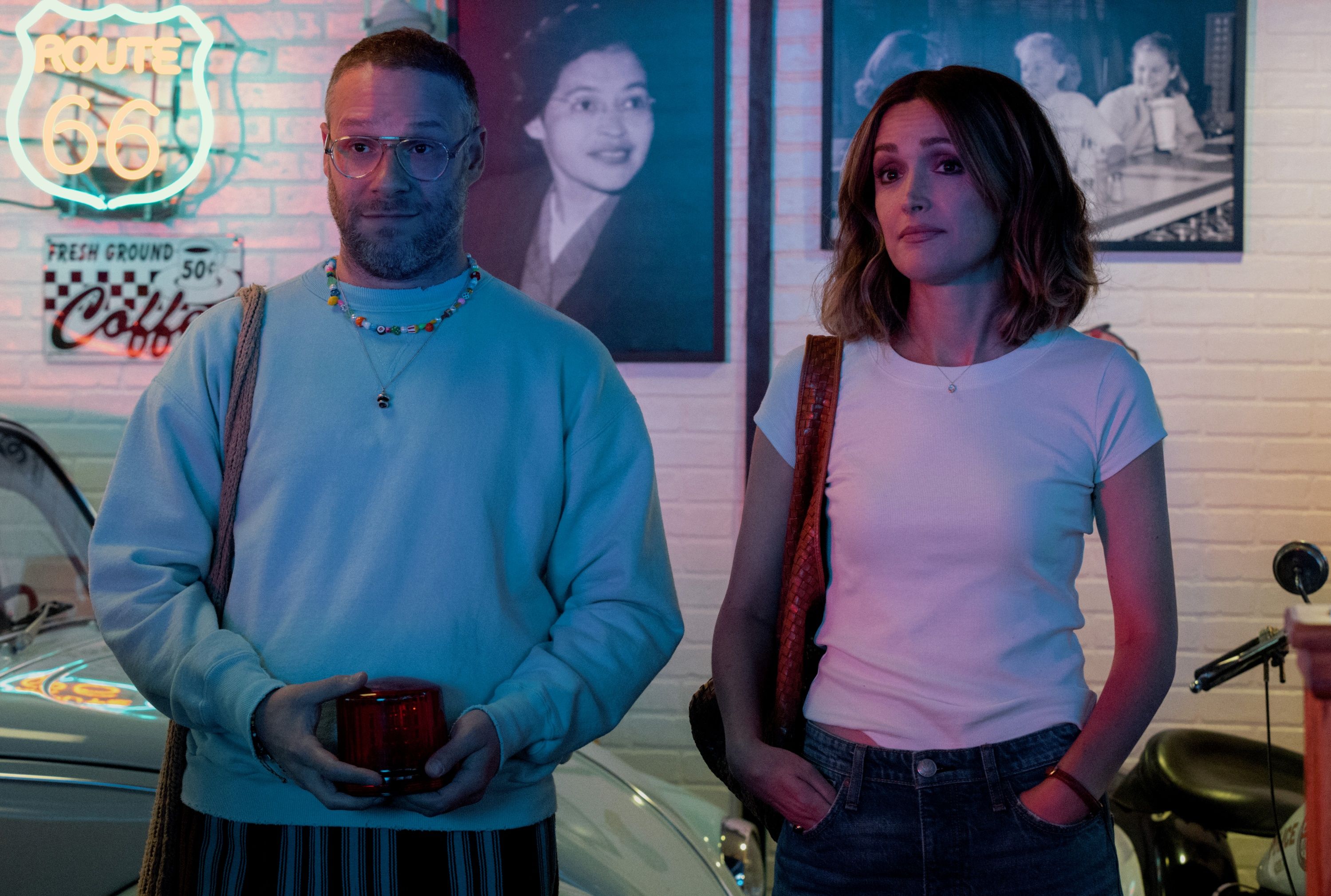 Rose Byrne as Sylvia and Seth Rogen as Will in Platonic