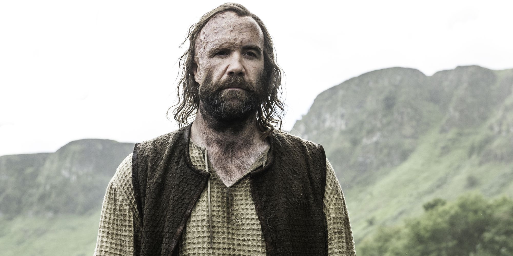 Rory McCann as Sandor Clegane looking to the distance in Game of Thrones.