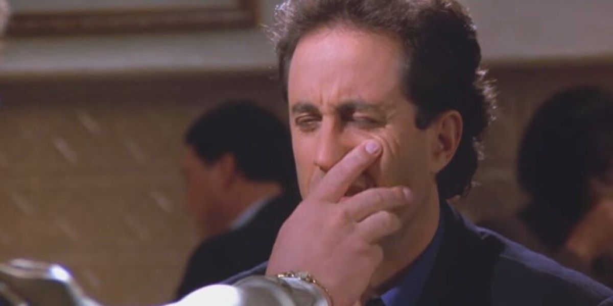 Le visage de Jerry touché par la femme aux mains d'homme sur 'Seinfeld'