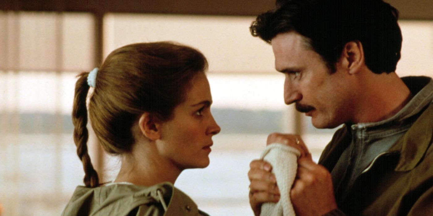 Martin (Patrick Bergin) gripping Laura's (Julia Roberts) wrist tightly in Sleeping with the Enemy