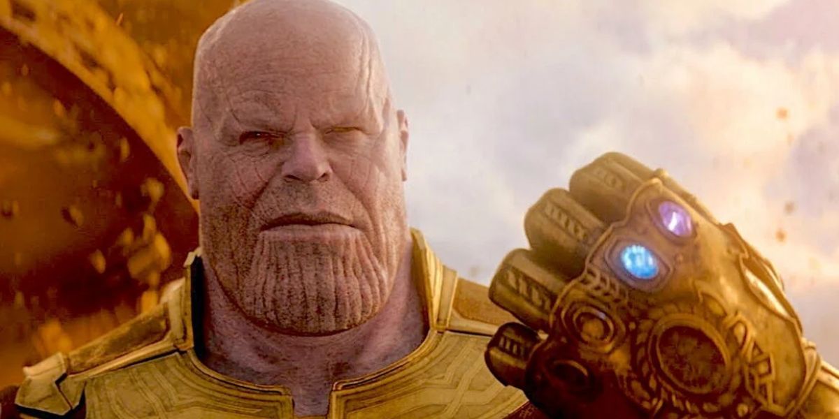Thanos holding The Infinity Gauntlet.