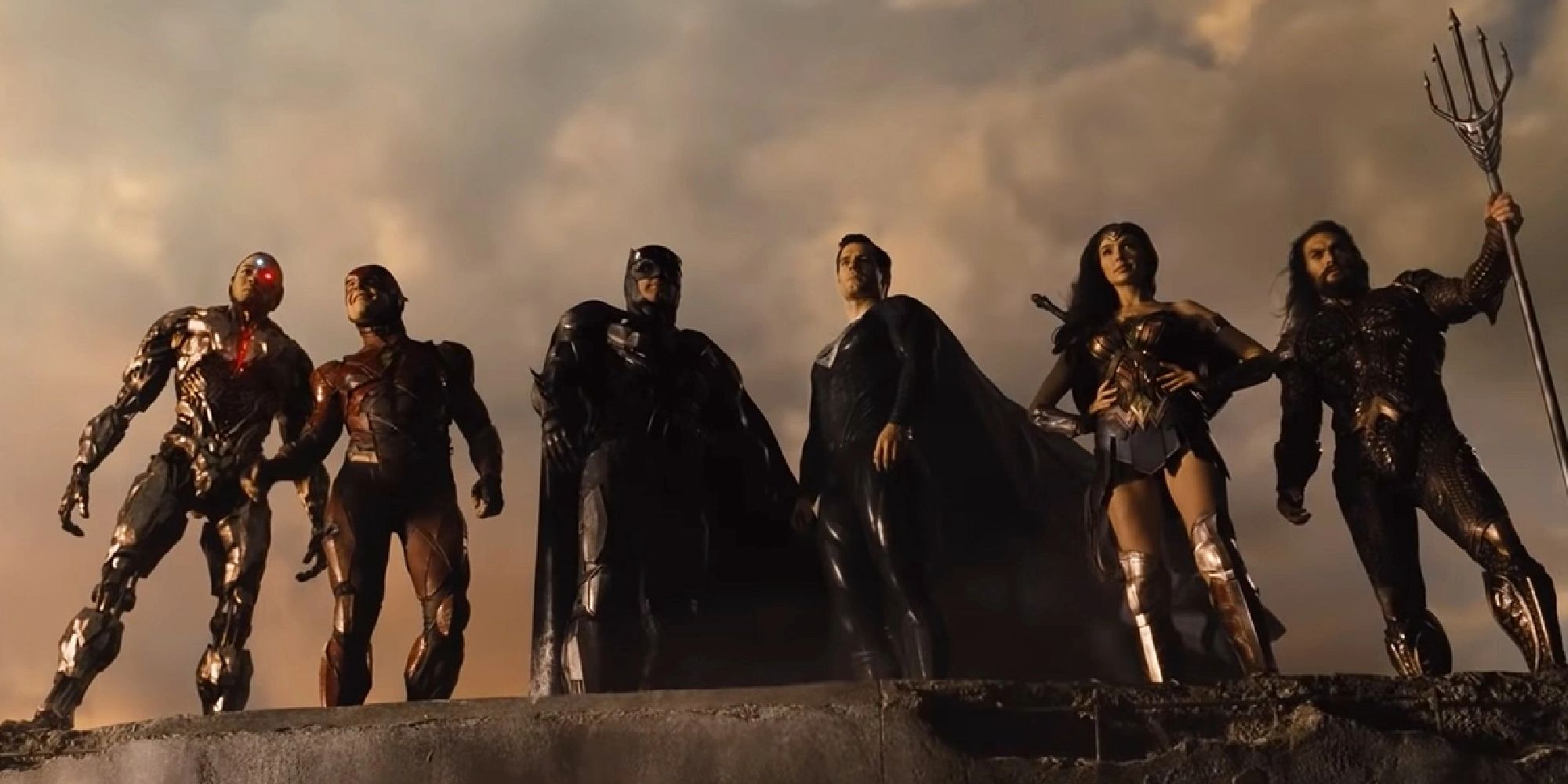 A Liga da Justiça alinhada e olhando para longe na Liga da Justiça de Zack Snyder