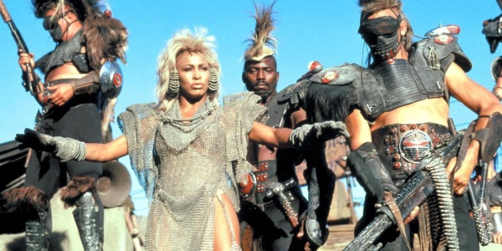 Tina Turner nel ruolo di zia Entity in Mad Max Beyond Thunderdome