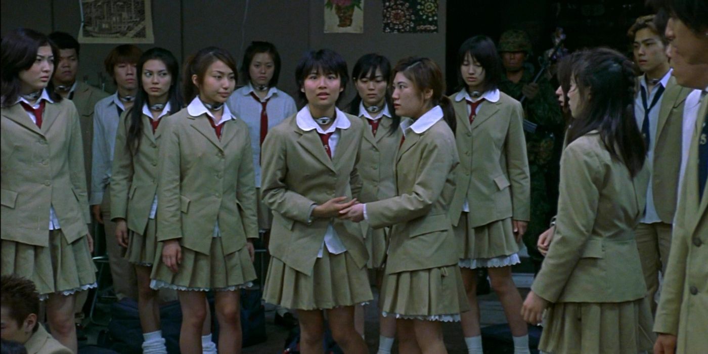 A group of Japanese students in junior high uniforms looking concerned in Battle Royale (2000)