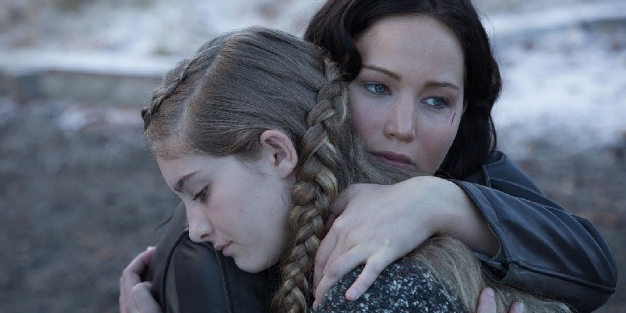 Willow Shields and Jennifer Lawrence as Prim and Katniss embracing in Hunger Games