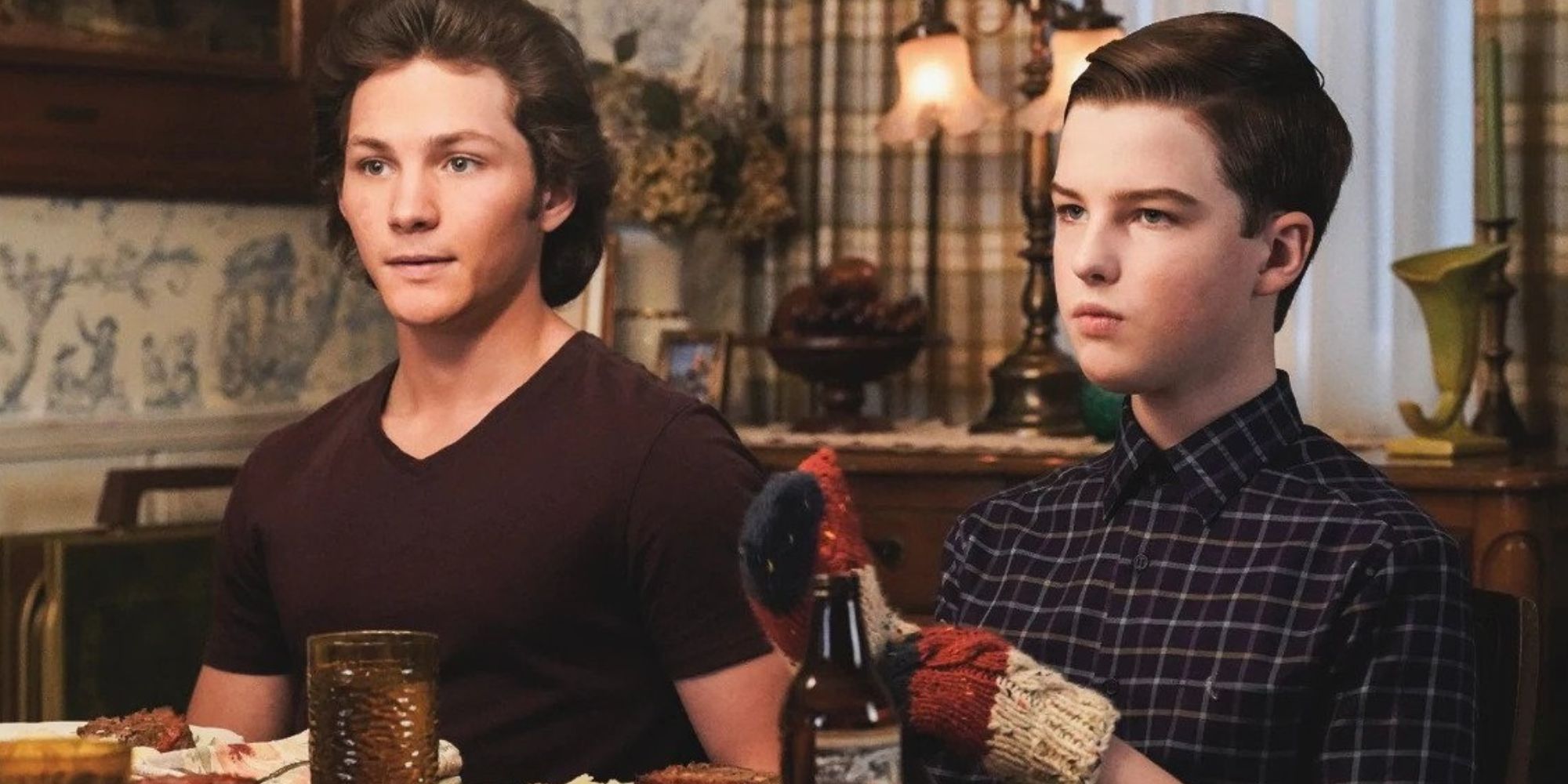 Montana Jordan and Iain Armitage as Georgie and Sheldon in 'Young Sheldon'