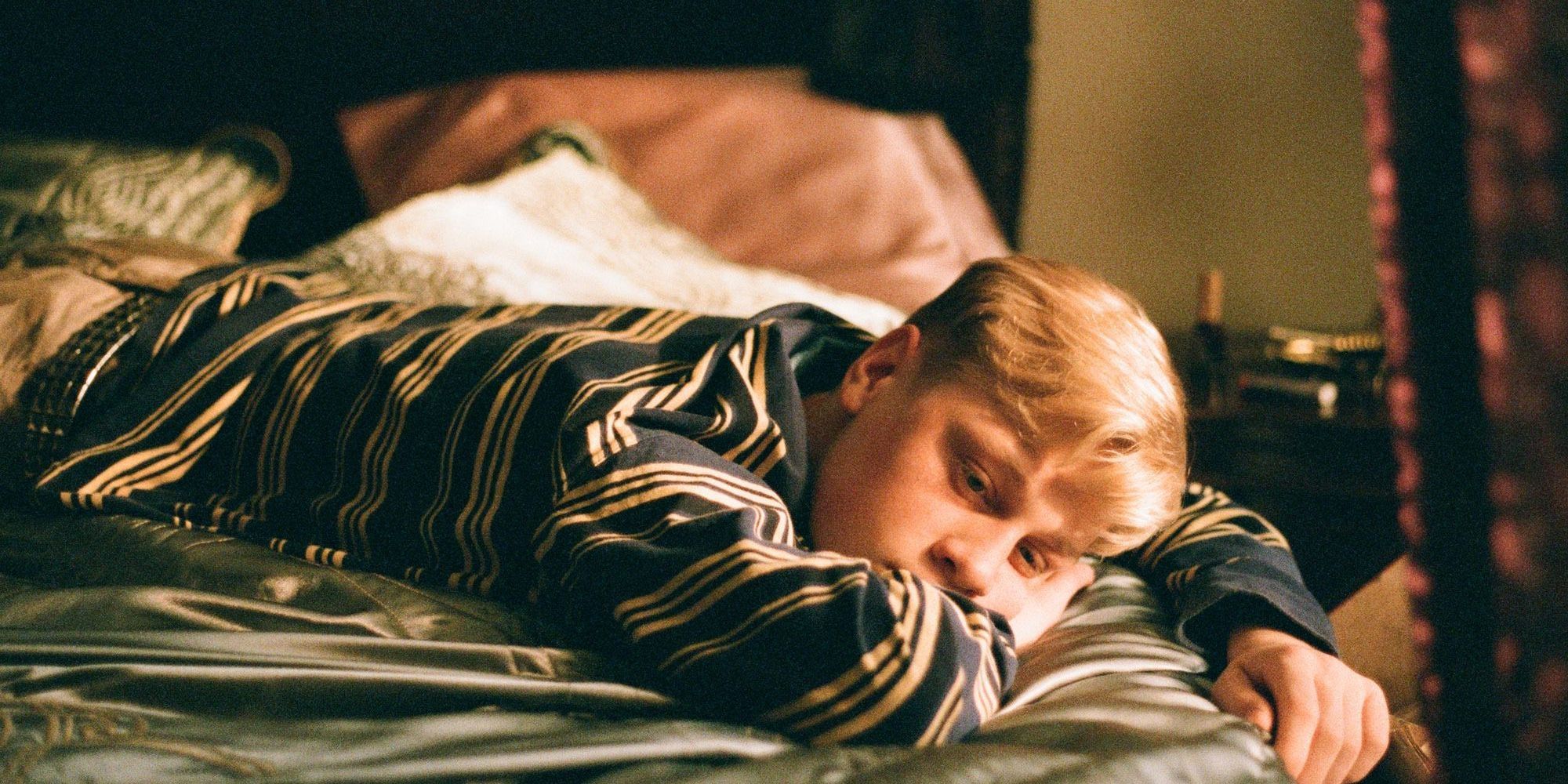 Antoine Olivier Pilon lying in bed in Mommy.