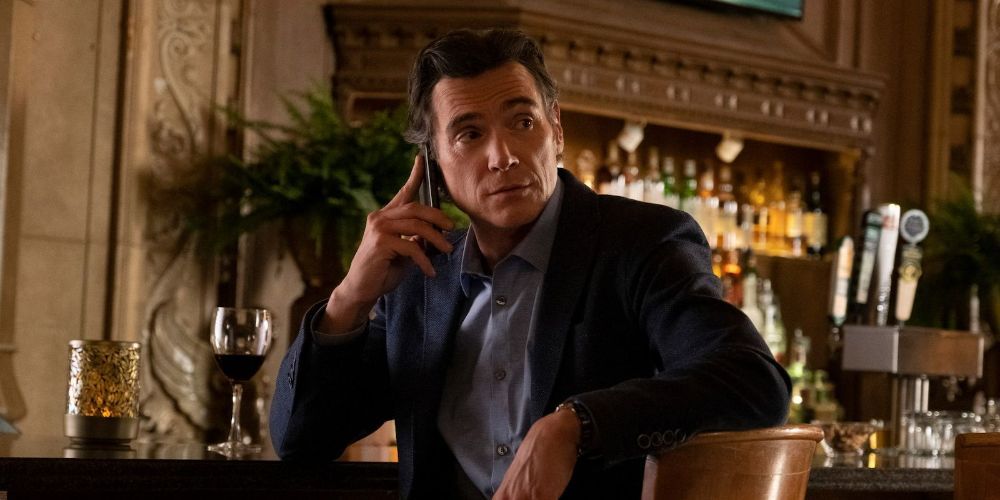 Cory (Billy Crudup) sitting at the bar and talking on the phone in The Morning Show