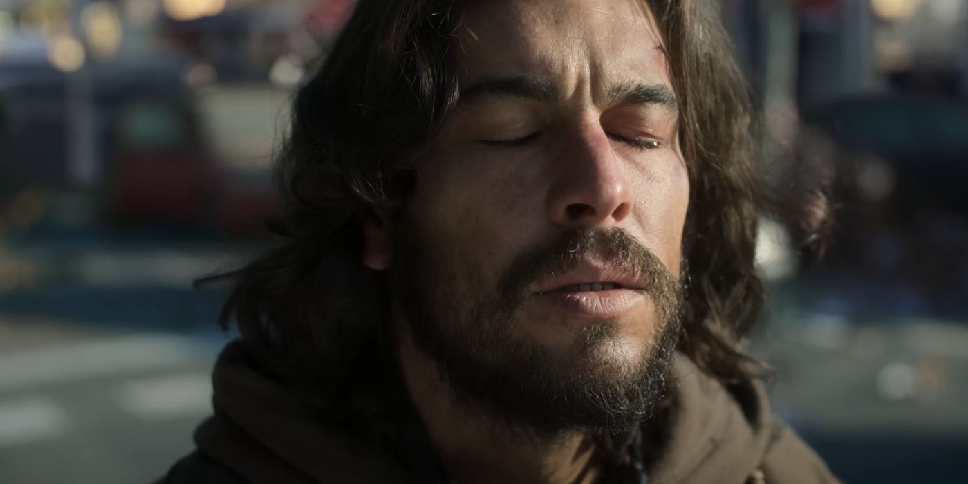 Mario Casas como Sebastián, ojos cerrados