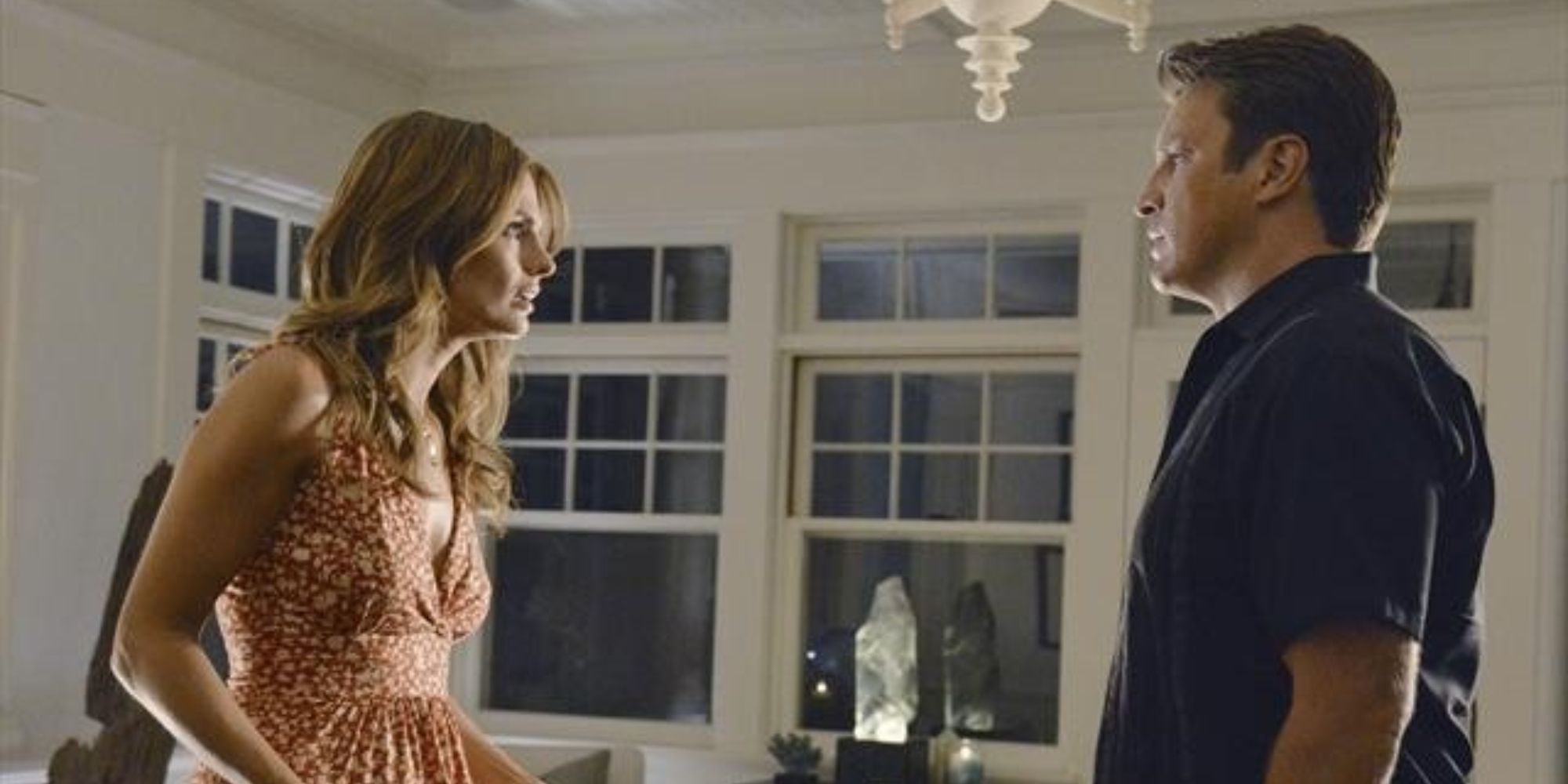 Castle and Beckett talk in the kitchen of Castle's house in the Hamptons