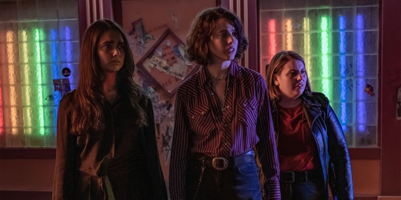 Geraldine Viswanathan as Marian, Margaret Qualley as Jamie, and Beanie Feldstein as Sukie