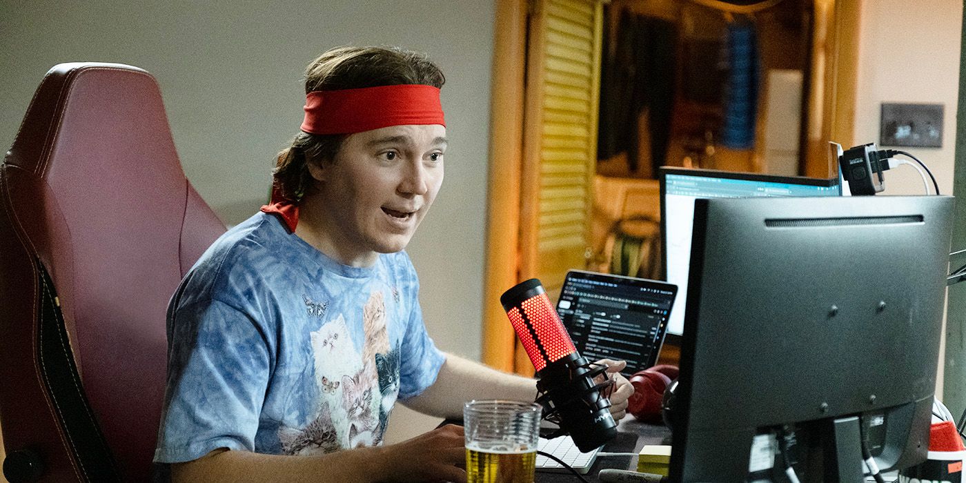 Paul Dano as Keith Gill at his computer in Dumb Money