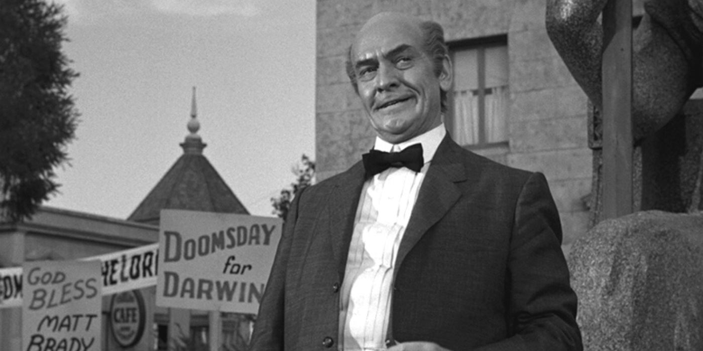 Fredric March speaking to a crowd in Inherit the Wind (1960)