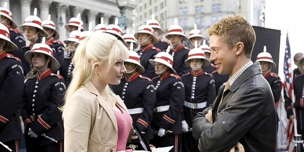 Gwen Stacy (Bryce Dallas Howard) and Eddie Brock (Topher Grace) having a chat in Spider-Man 3