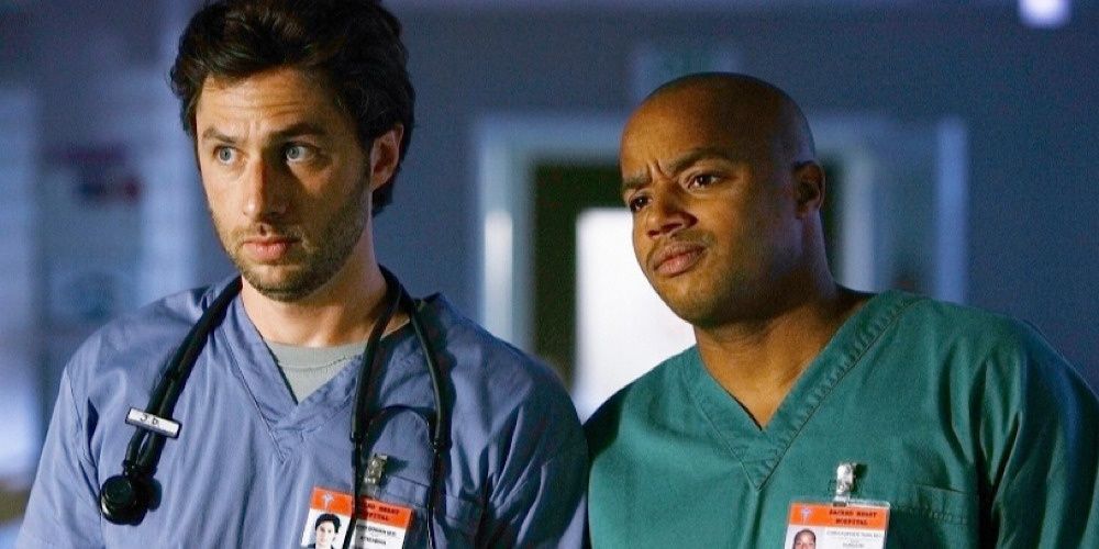 Los residentes JD y Christopher se van a Scrubs. 