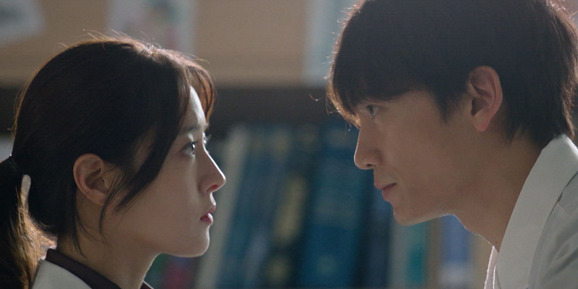 Ji Sung and  Lee Se-young in Doctor John