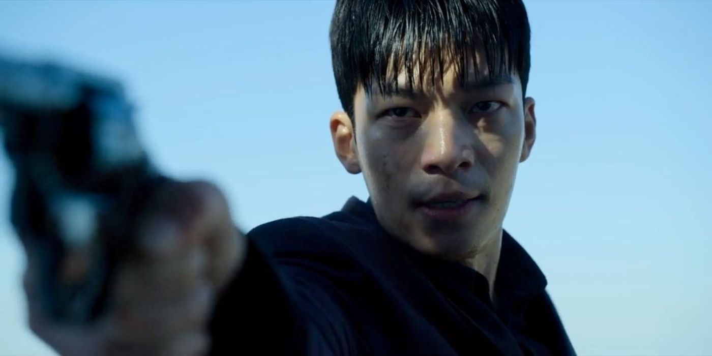 Jun-ho confronts the Front Man in 'Squid Game' and forces him to take his mask off.