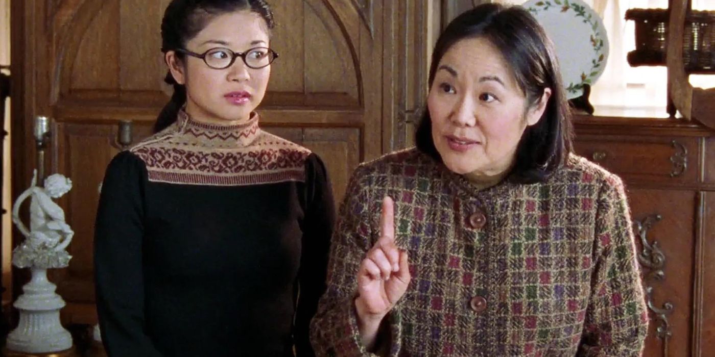 Keiko Agena and Emily Kuroda as Lane and Mrs. Kim in Gilmore Girls