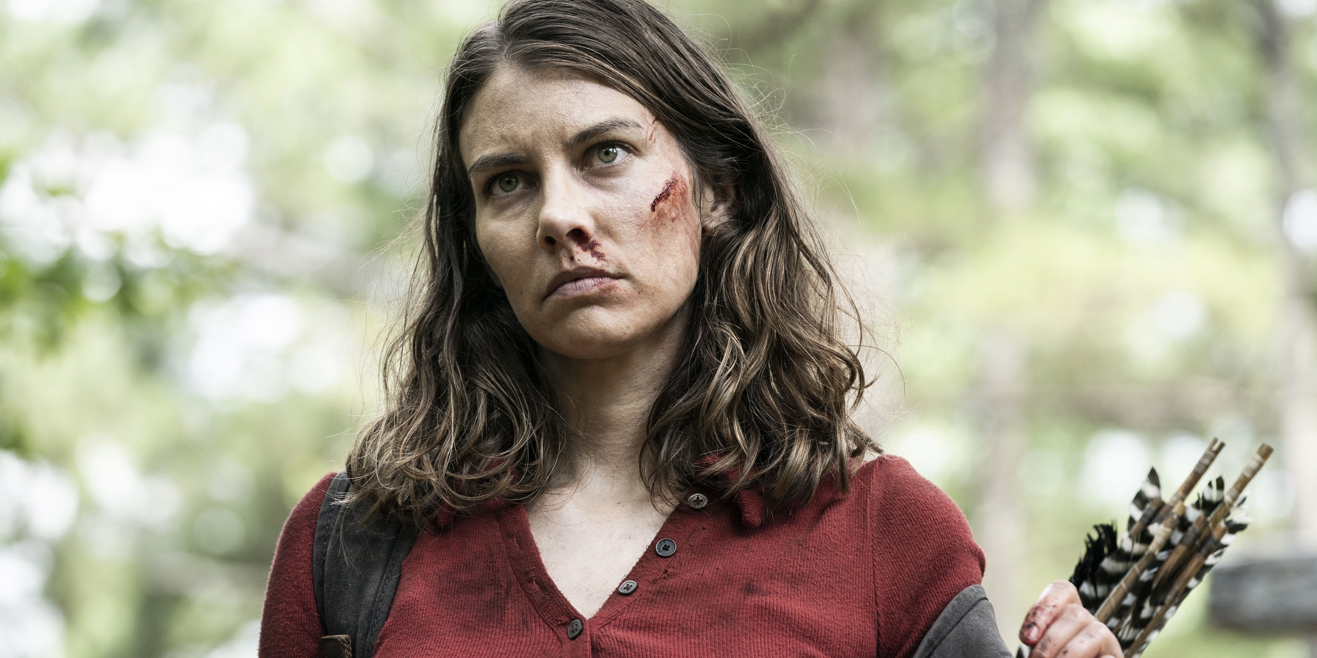 Lauren Cohan as Maggie in The Walking Dead holding a quiver