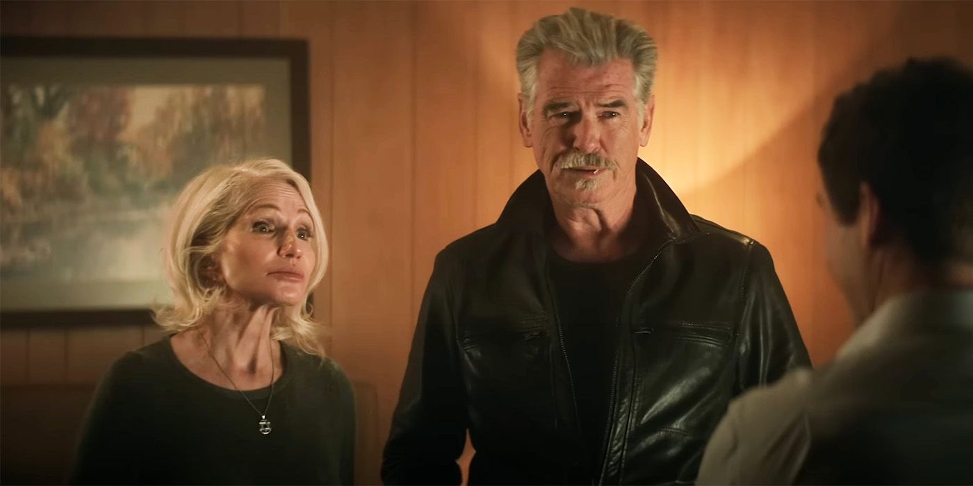 Pierce Brosnan reçoit un compliment de revers dans le clip « The Out-Laws »