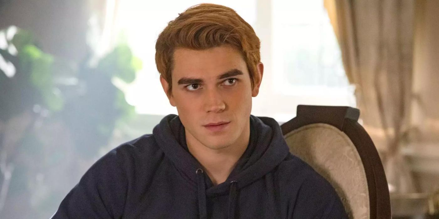 KJ Apa as Archie in Riverdale Season 2