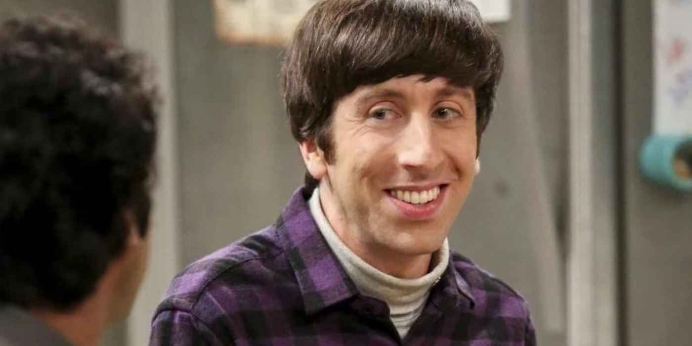 Simon Helberg as Howard Wolowitz smiling in The Big Bang Theory