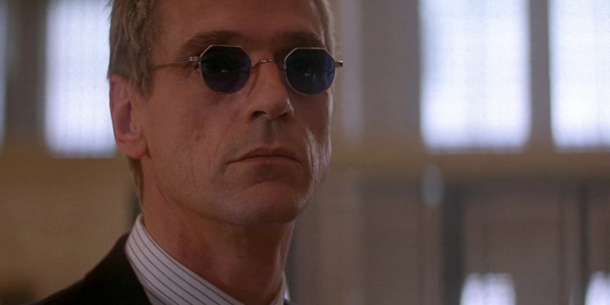 Jeremy Irons as Simon Peter Gruber wearing sunglasses in ‘Die Hard With A Vengeance’ (1995)