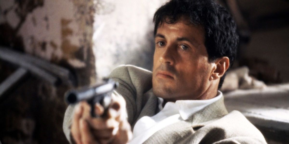 Sylvester Stallone as Robert Russ pointing a gun in Assassins (1995)
