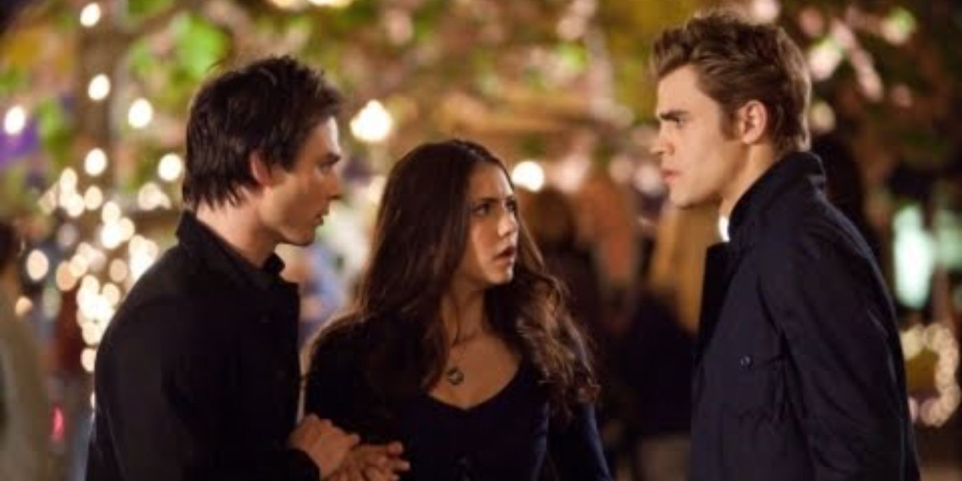 Damon, Elena et Stefan s'inquiètent sur la place de la ville dans la saison 1 de 
