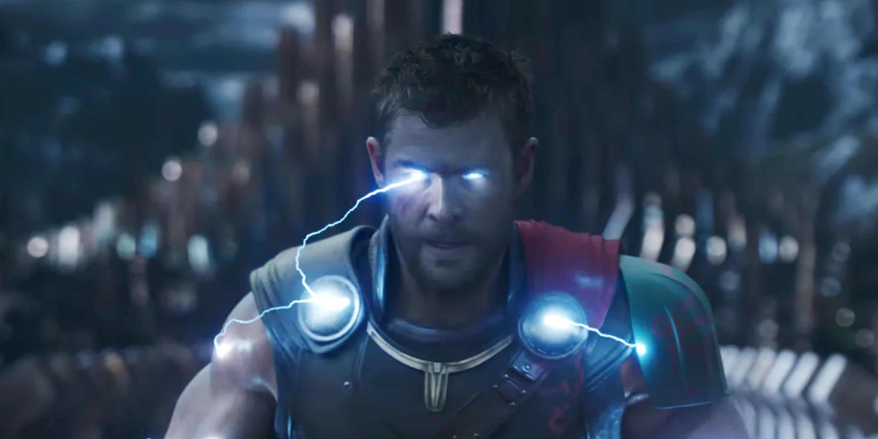 Chris Hemsworth as Thor in Thor: Ragnarok with lightening 