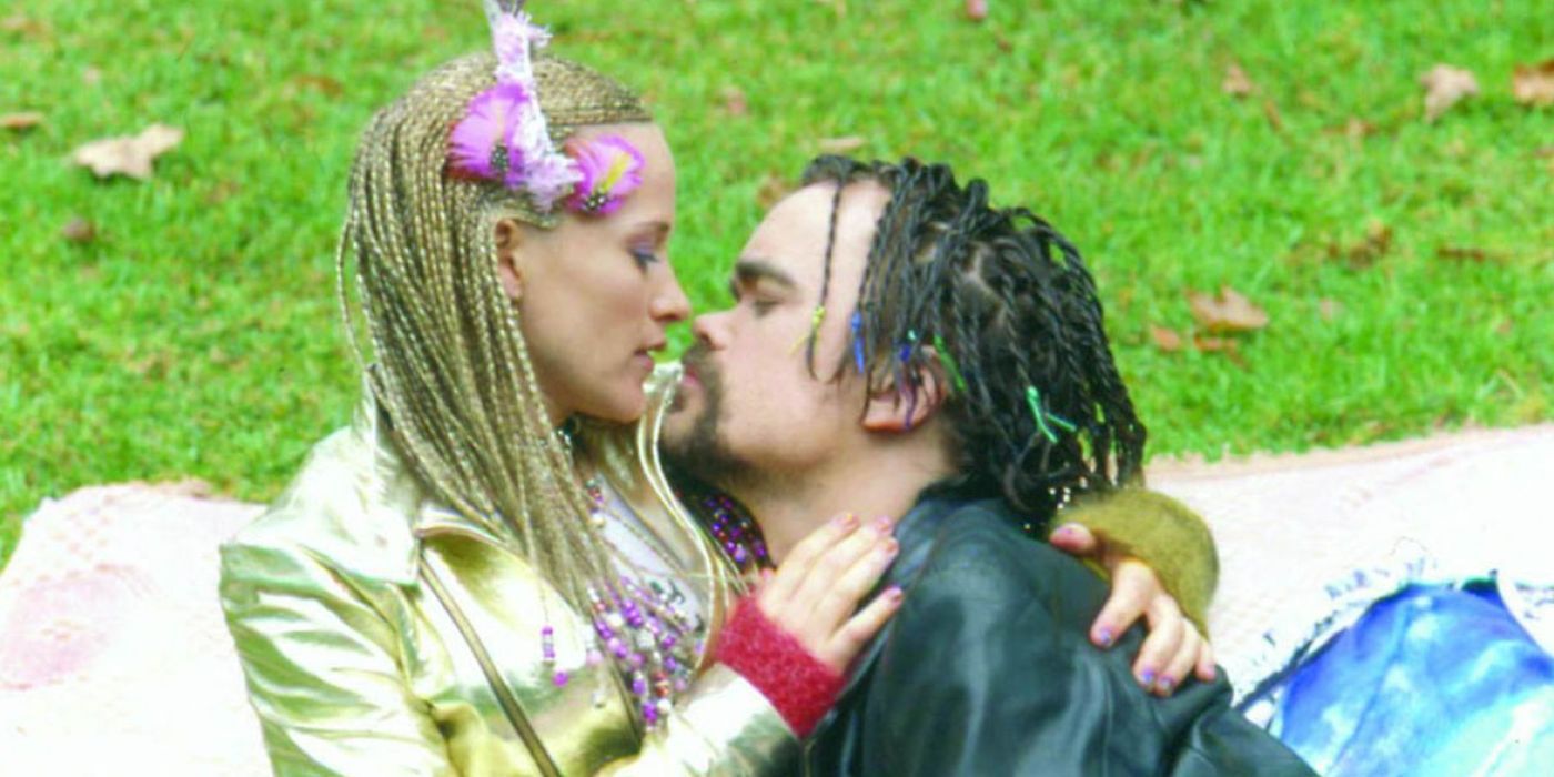 Peter Dinklage and Patricia Arquette in 'Tiptoes'