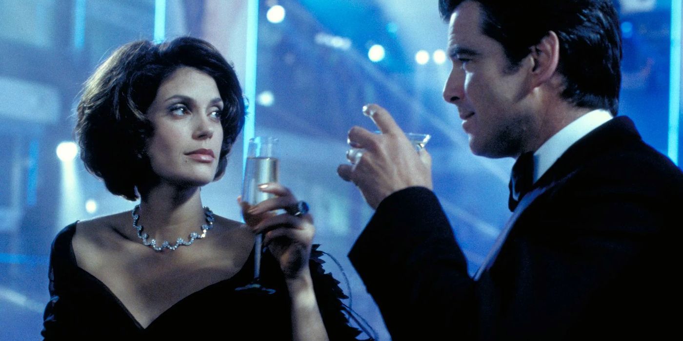 Teri Hatcher and Pierce Brosnan in Tomorrow Never Dies