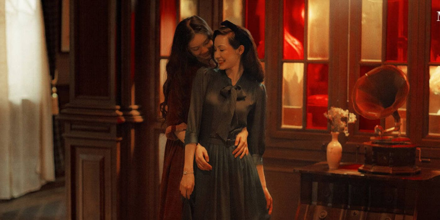 Xu You Yi (Zhang Nan) and Yan Wei (Sun Yi Han) dancing in 'Couple of Mirrors.'