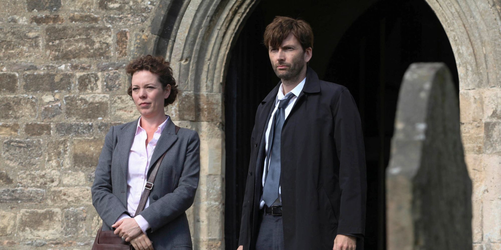 Ellie and Alec looking to the distance in Broadchurch