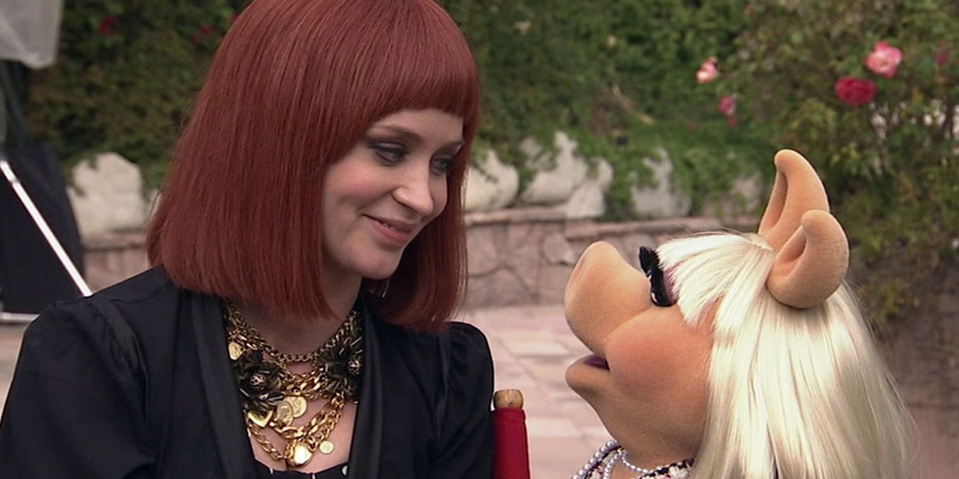Emily Blunt and Miss Piggy in The Muppets