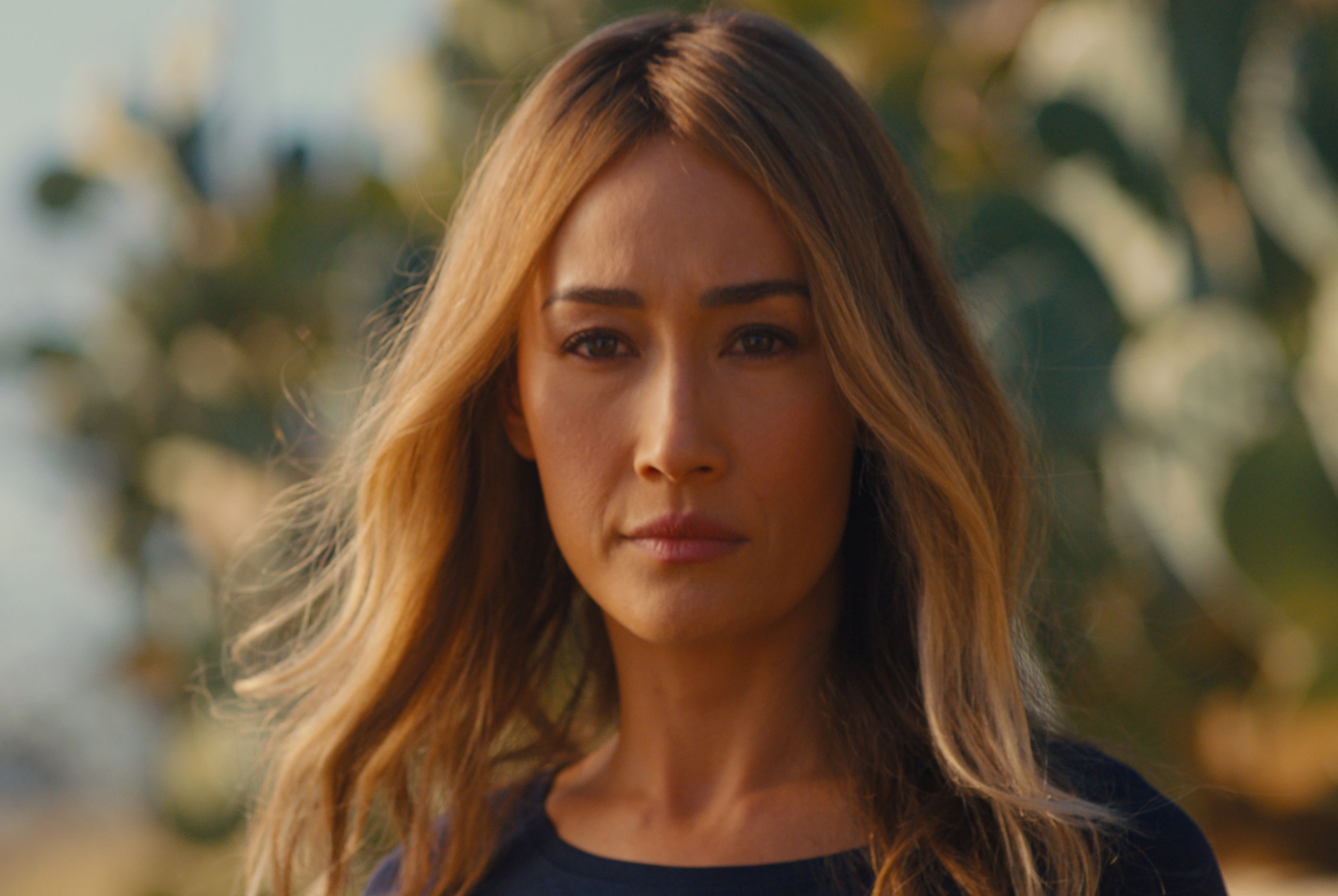 Maggie Q como Tess, la veterana de la guerra de Irak, en 