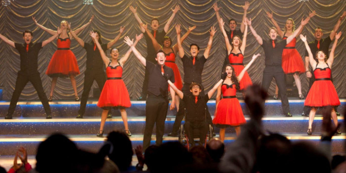 Les New Directions sur scène aux Nationals in Glee.