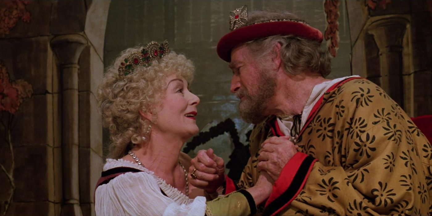 Charlton Heston como el Rey Rey y Rosemary Harris como la Reina en Hamlet de Kenneth Branagh (1996)