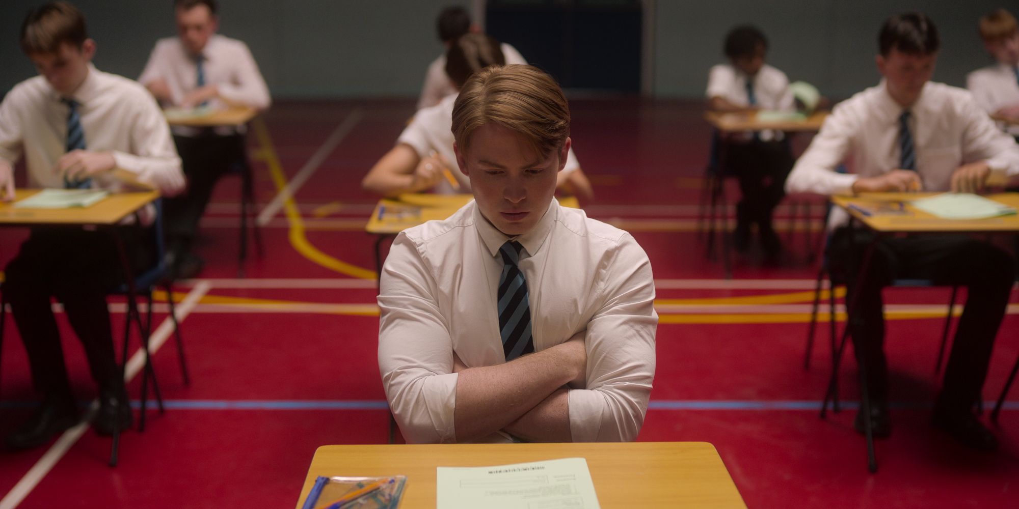 Kit Connor como Nick encarando um teste na 2ª temporada de Heartstopper