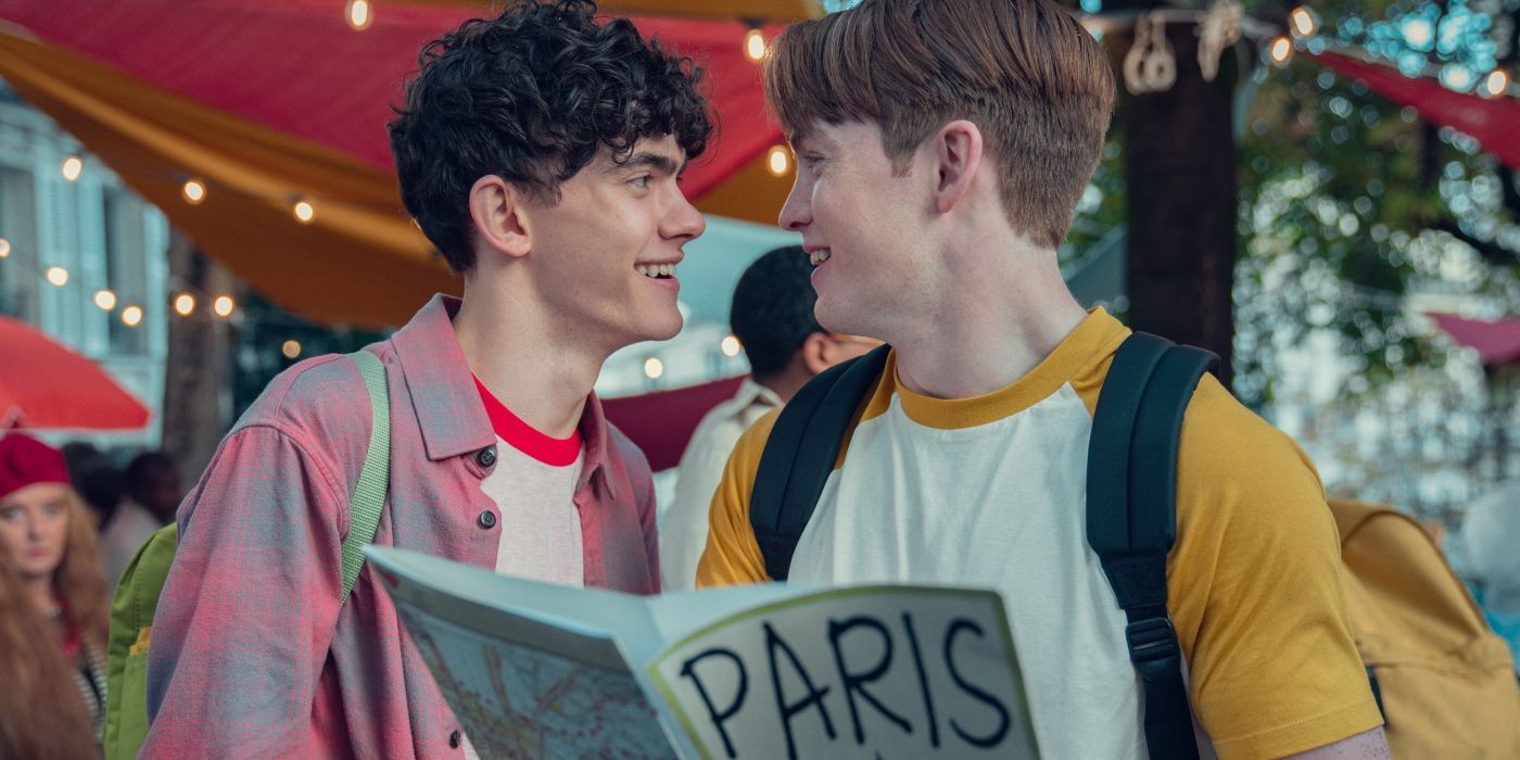 Joe Locke como Charlie e Kit Connor como Nick em Paris na 2ª temporada de ‘Heartstopper’.