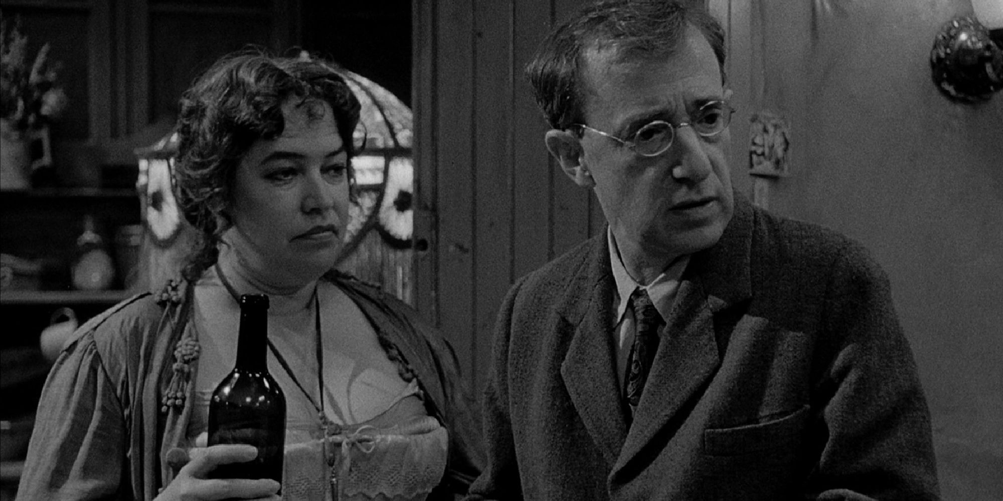 Kathy Bates and Woody Allen in hadows and Fog