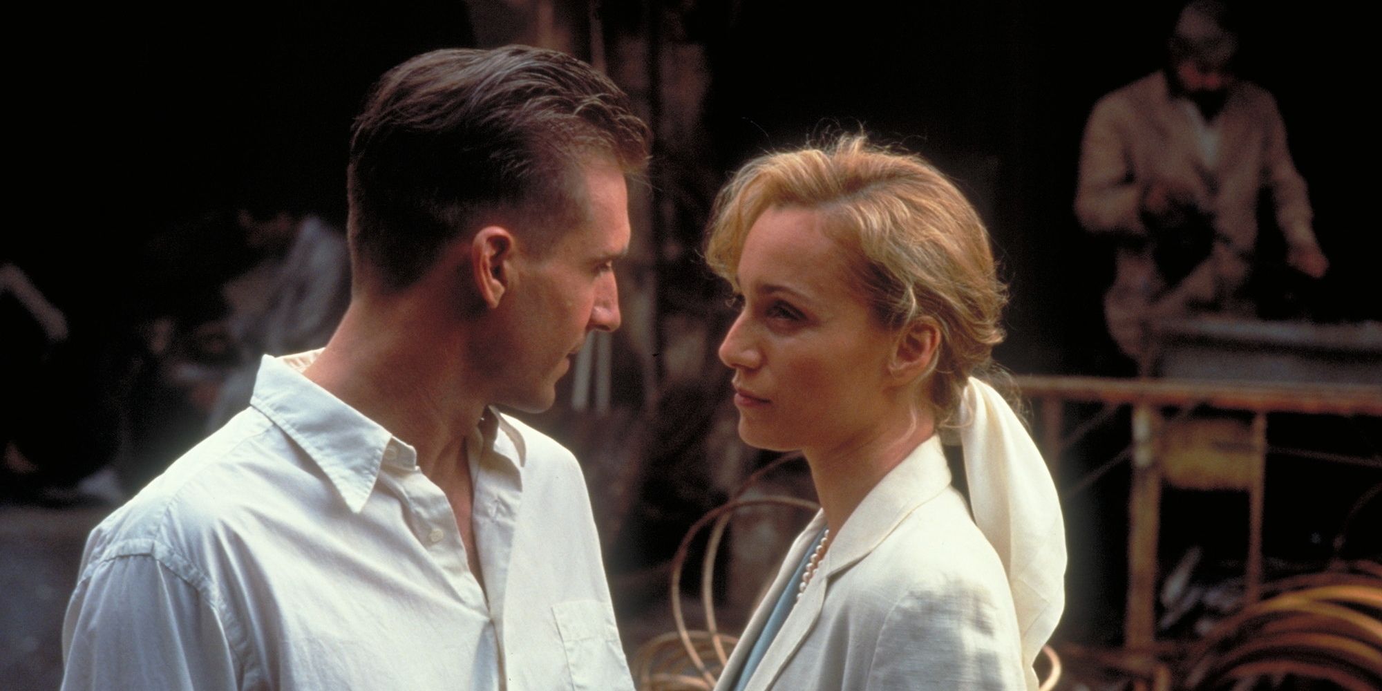 Laszlo and Katharine looking at each other in The English Patient