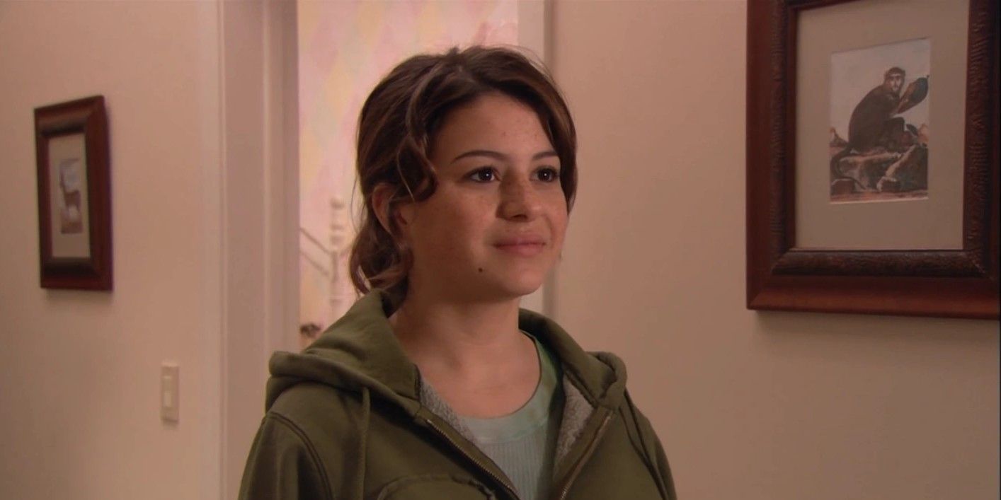 Still from 'Arrested Development': Maeby Fünke (Alia Shawkat) stands centre frame, looking to the right.
